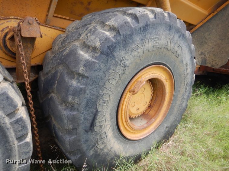 image for item DJ2009 2006 John Deere 400D  haul truck