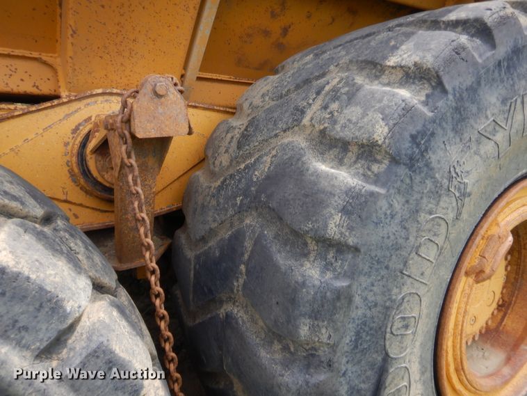 image for item DJ2009 2006 John Deere 400D  haul truck