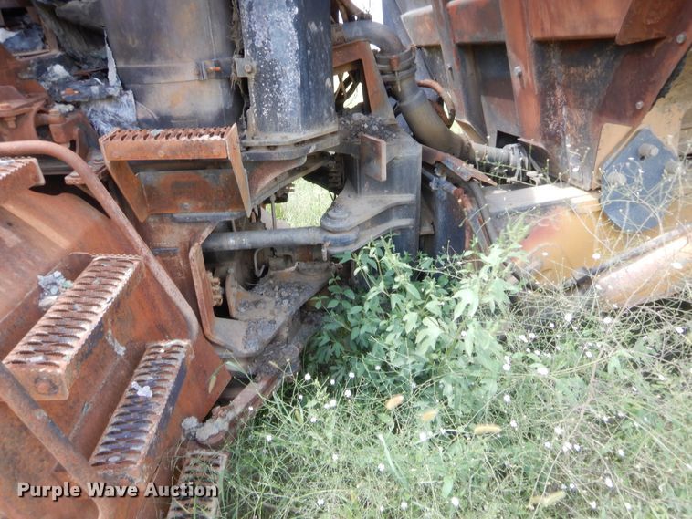 image for item DJ2009 2006 John Deere 400D  haul truck