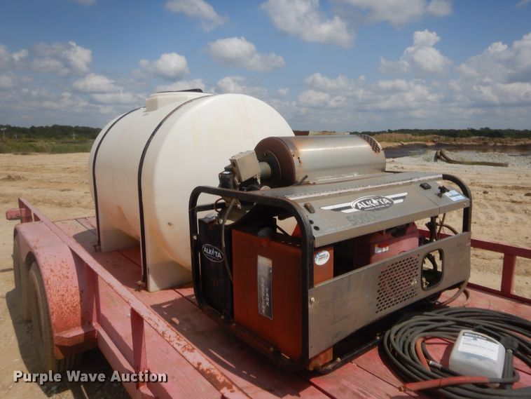 image for item DJ2014 2013 Maxey 77W pressure washer