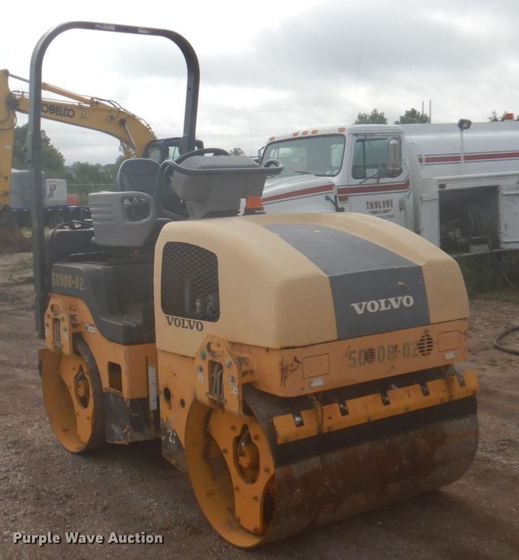 image for item DY9512 2011 Volvo DD29  vibratory double drum roller