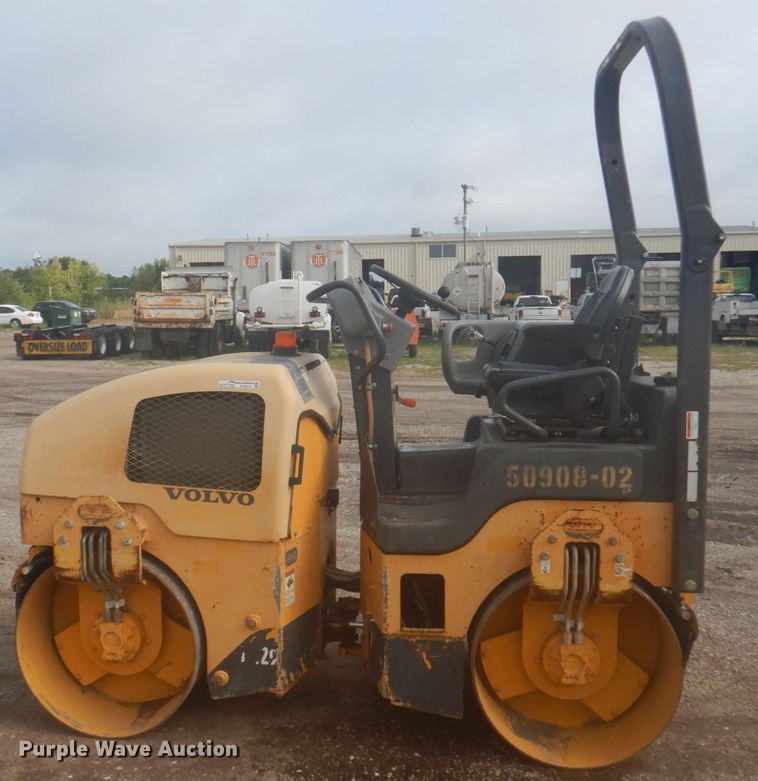 image for item DY9512 2011 Volvo DD29  vibratory double drum roller