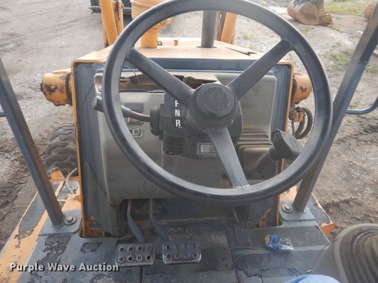 image for item DY9513 2006 Case 570M XT  landscape tractor