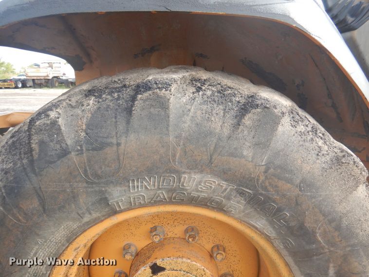 image for item DY9513 2006 Case 570M XT  landscape tractor