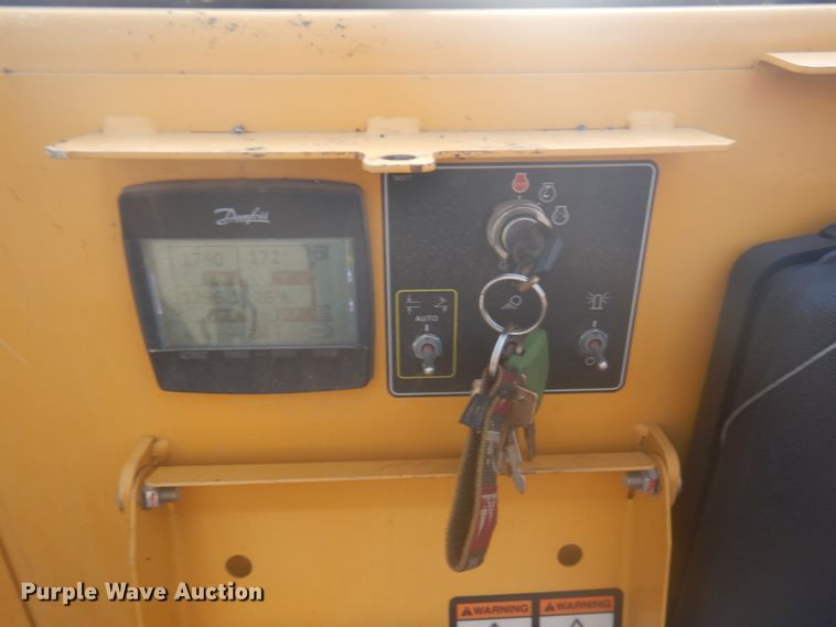 image for item DY9514 2017 Weiler P385B  paver