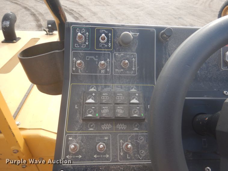 image for item DY9514 2017 Weiler P385B  paver