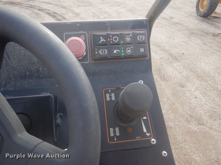 image for item DY9514 2017 Weiler P385B  paver