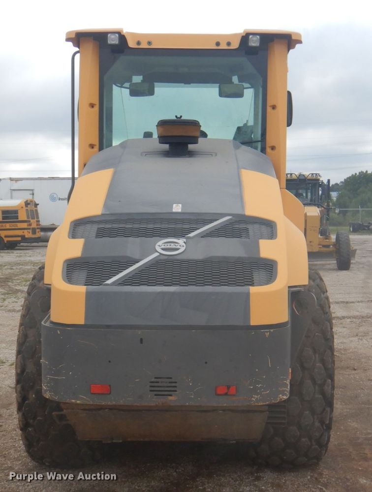 image for item DY9516 2014 Volvo SD115  vibratory single drum roller