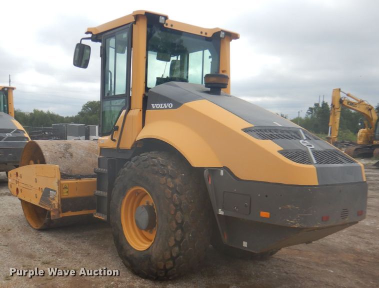 image for item DY9516 2014 Volvo SD115  vibratory single drum roller