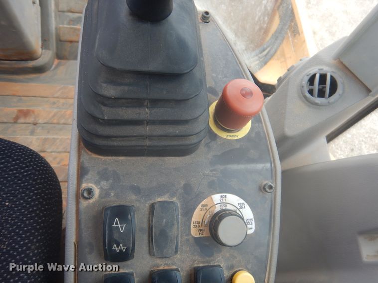 image for item DY9516 2014 Volvo SD115  vibratory single drum roller