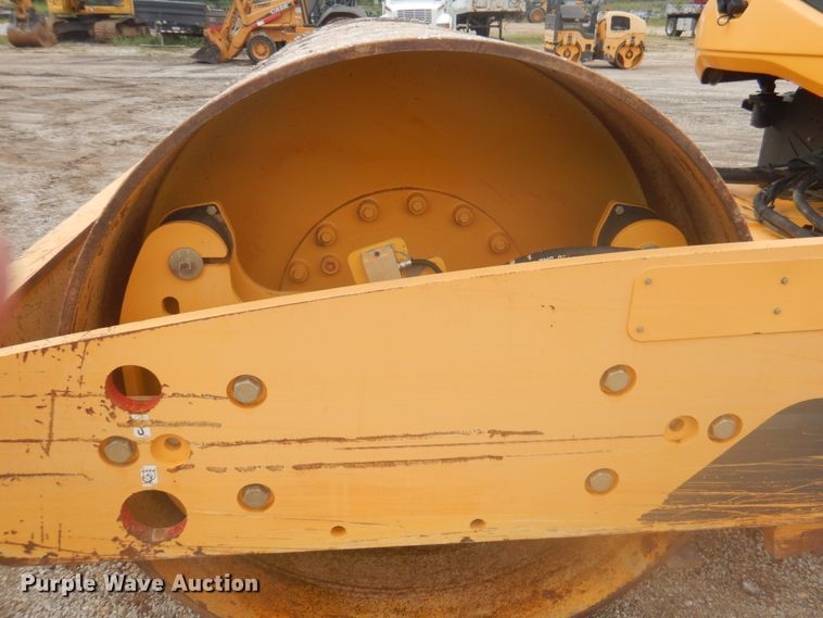 image for item DY9516 2014 Volvo SD115  vibratory single drum roller