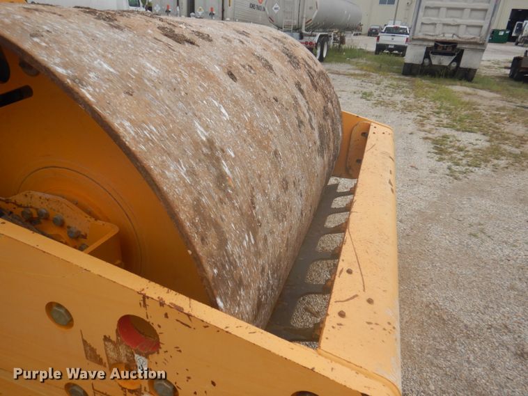 image for item DY9516 2014 Volvo SD115  vibratory single drum roller