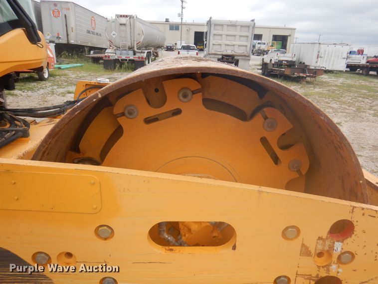 image for item DY9516 2014 Volvo SD115  vibratory single drum roller