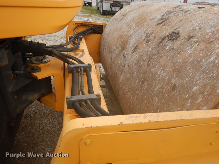 image for item DY9516 2014 Volvo SD115  vibratory single drum roller