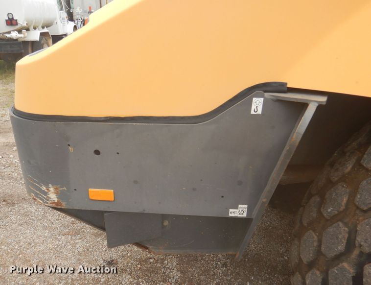 image for item DY9516 2014 Volvo SD115  vibratory single drum roller