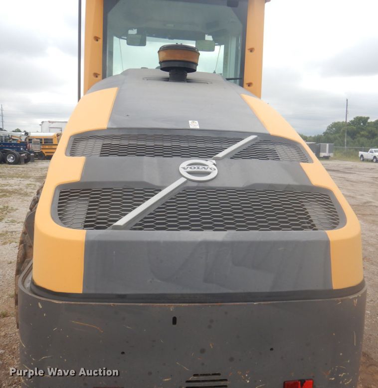 image for item DY9516 2014 Volvo SD115  vibratory single drum roller