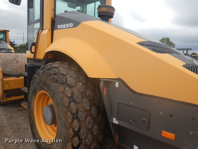 image for item DY9516 2014 Volvo SD115  vibratory single drum roller