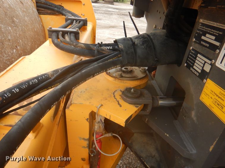 image for item DY9516 2014 Volvo SD115  vibratory single drum roller