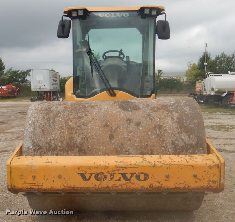 image for item DY9517 2014 Volvo SD115  vibratory single drum roller