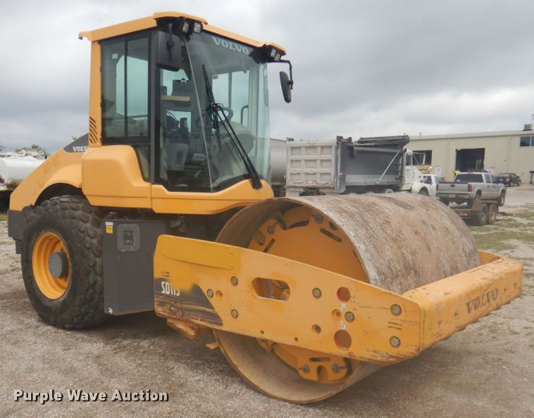 image for item DY9517 2014 Volvo SD115  vibratory single drum roller