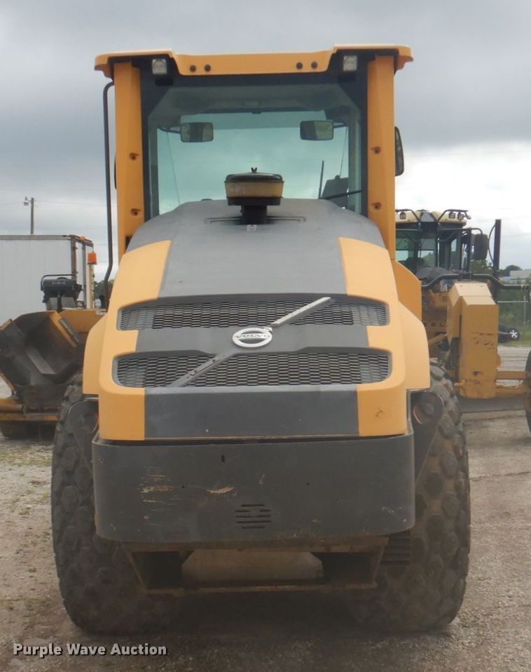 image for item DY9517 2014 Volvo SD115  vibratory single drum roller