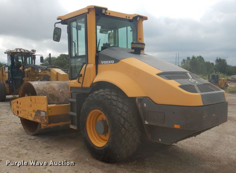 image for item DY9517 2014 Volvo SD115  vibratory single drum roller