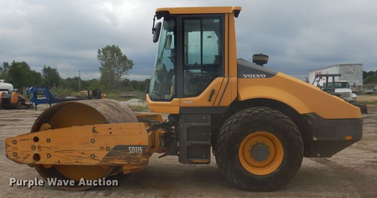 image for item DY9517 2014 Volvo SD115  vibratory single drum roller