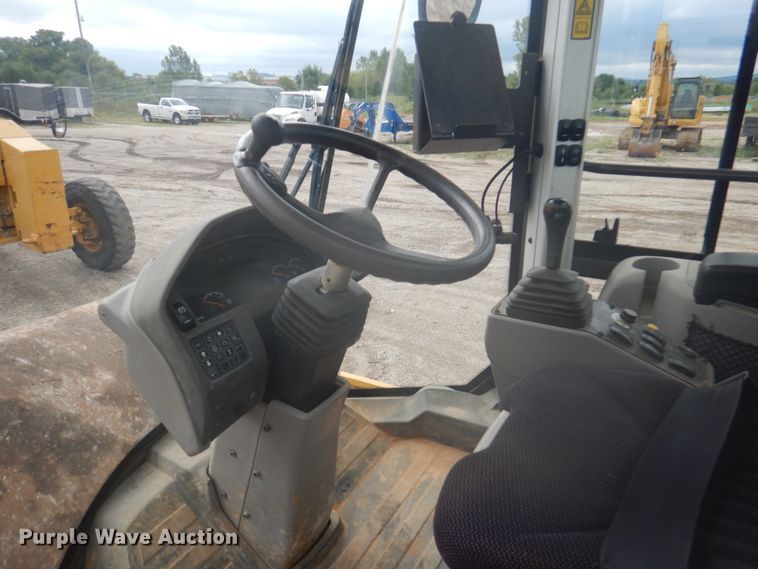 image for item DY9517 2014 Volvo SD115  vibratory single drum roller