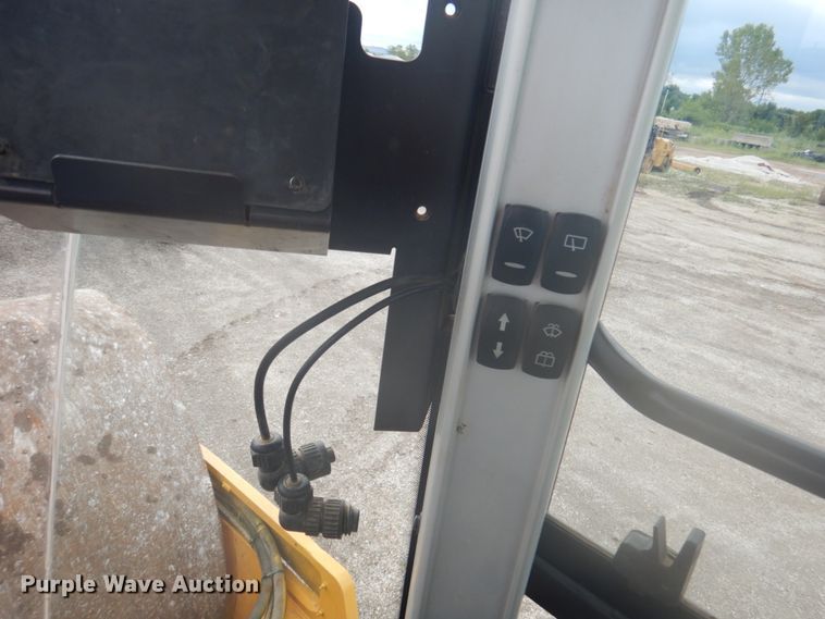 image for item DY9517 2014 Volvo SD115  vibratory single drum roller