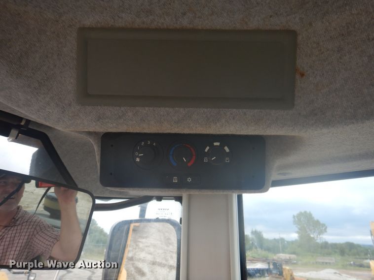 image for item DY9517 2014 Volvo SD115  vibratory single drum roller