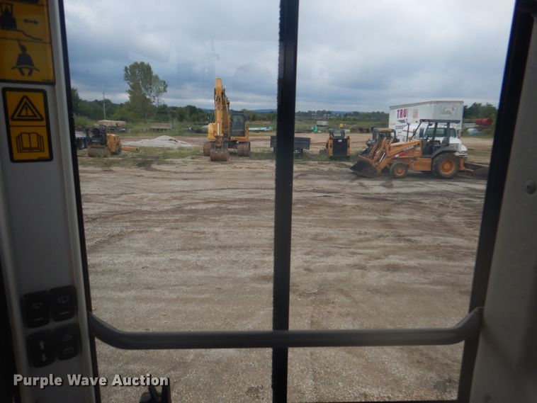 image for item DY9517 2014 Volvo SD115  vibratory single drum roller