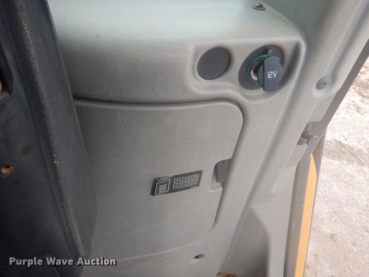 image for item DY9517 2014 Volvo SD115  vibratory single drum roller