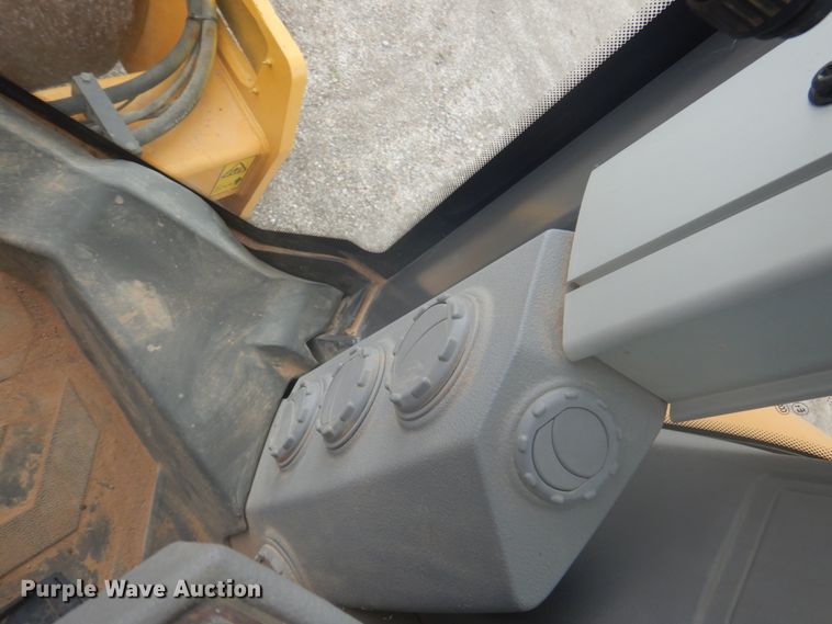 image for item DY9517 2014 Volvo SD115  vibratory single drum roller