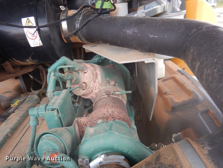 image for item DY9517 2014 Volvo SD115  vibratory single drum roller