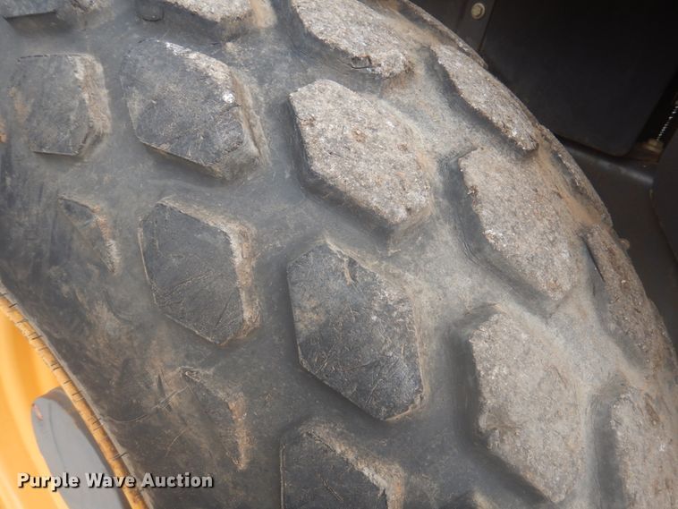 image for item DY9517 2014 Volvo SD115  vibratory single drum roller