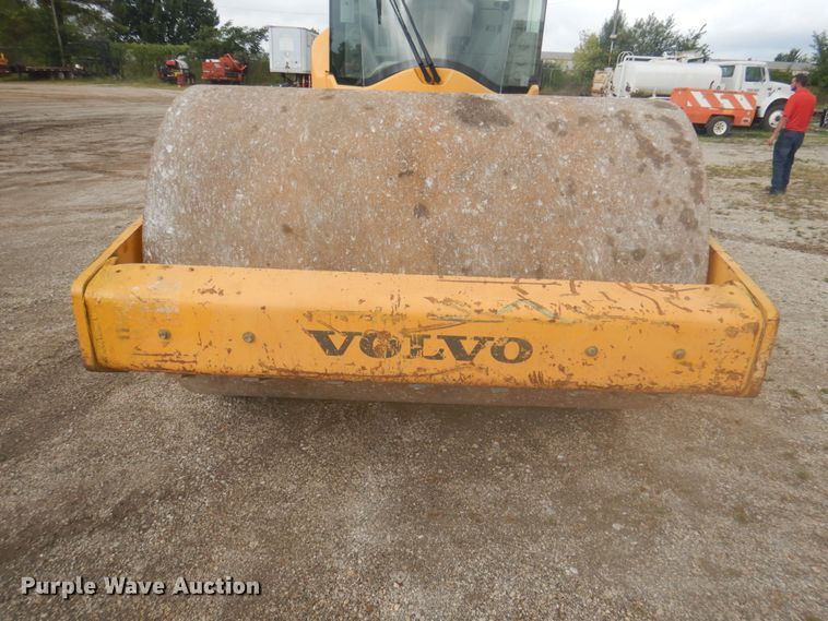 image for item DY9517 2014 Volvo SD115  vibratory single drum roller