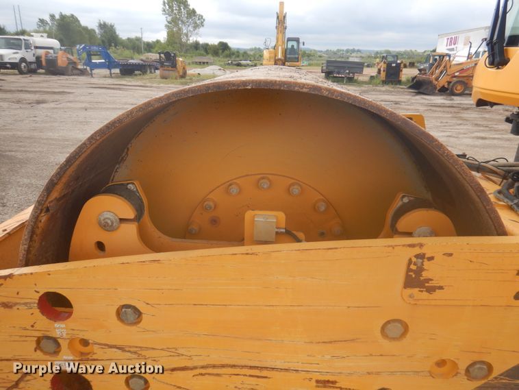 image for item DY9517 2014 Volvo SD115  vibratory single drum roller