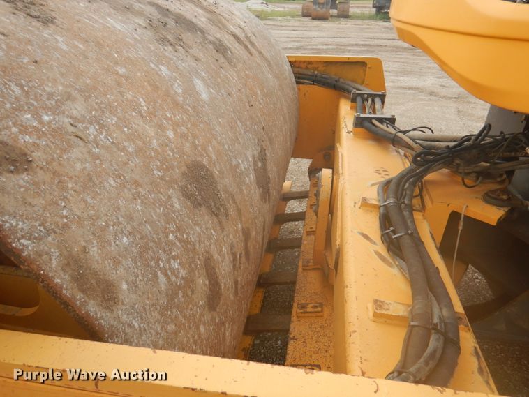 image for item DY9517 2014 Volvo SD115  vibratory single drum roller