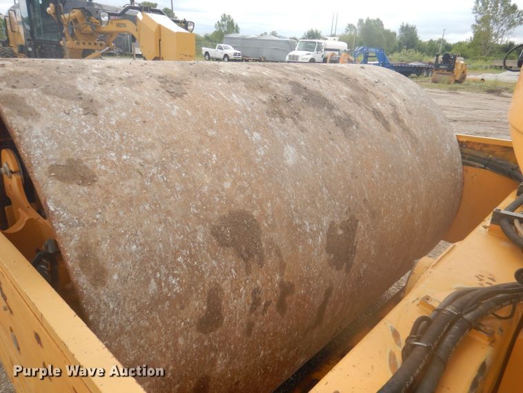 image for item DY9517 2014 Volvo SD115  vibratory single drum roller