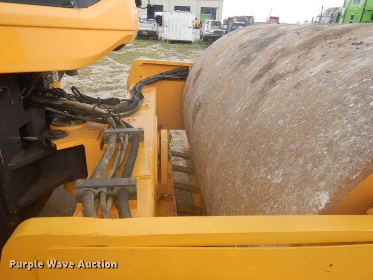 image for item DY9517 2014 Volvo SD115  vibratory single drum roller