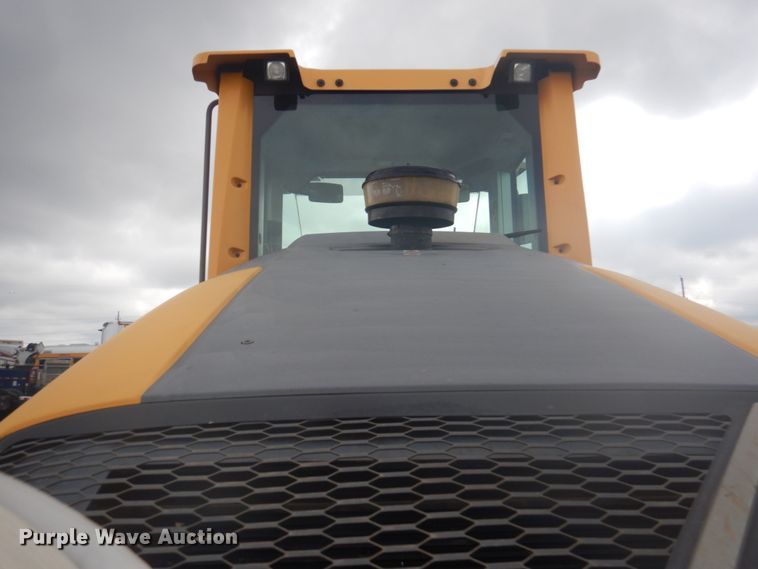 image for item DY9517 2014 Volvo SD115  vibratory single drum roller