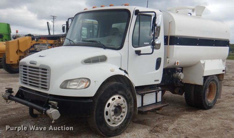 image for item DY9519 2007 Freightliner Business Class M2  tank truck