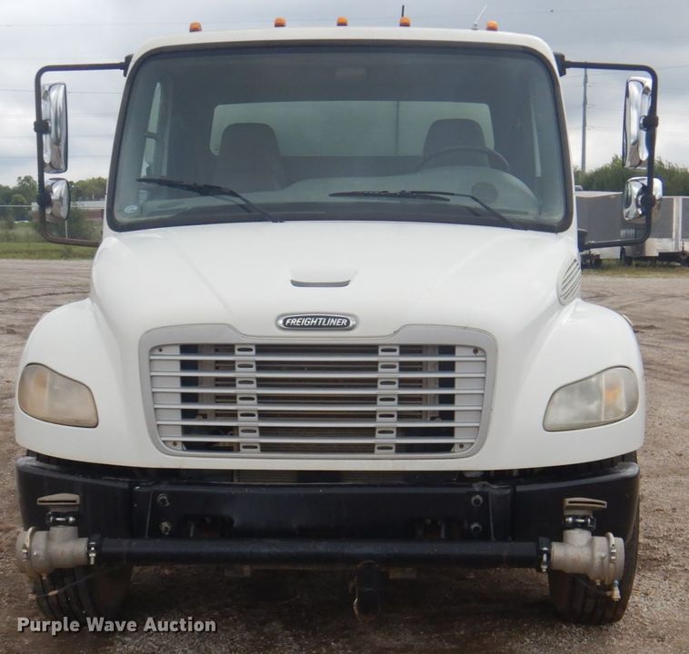 image for item DY9519 2007 Freightliner Business Class M2  tank truck