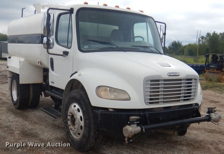 image for item DY9519 2007 Freightliner Business Class M2  tank truck