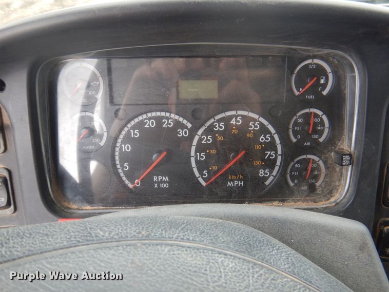 image for item DY9519 2007 Freightliner Business Class M2  tank truck