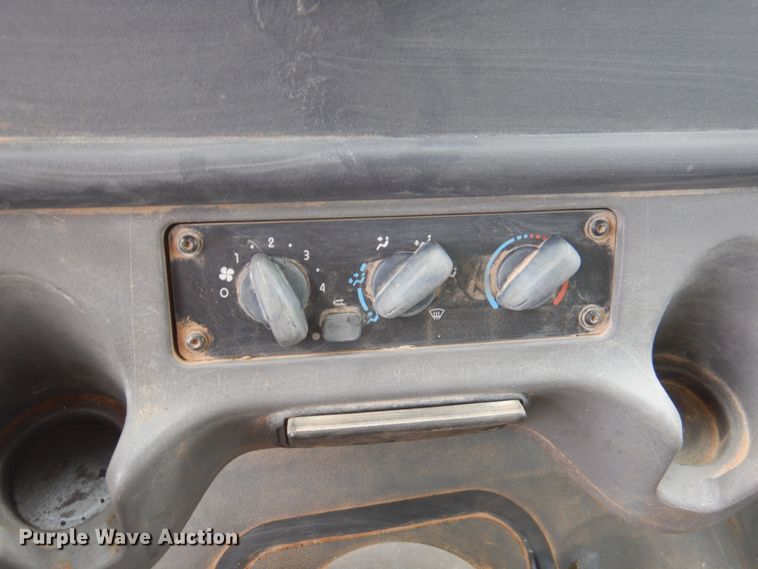 image for item DY9519 2007 Freightliner Business Class M2  tank truck