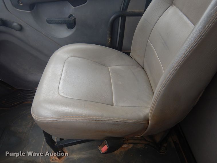 image for item DY9519 2007 Freightliner Business Class M2  tank truck