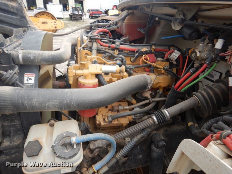 image for item DY9519 2007 Freightliner Business Class M2  tank truck