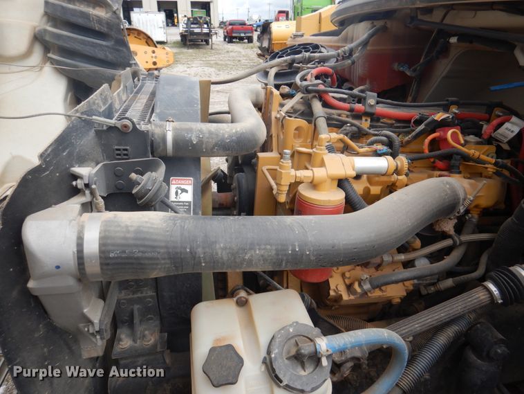 image for item DY9519 2007 Freightliner Business Class M2  tank truck