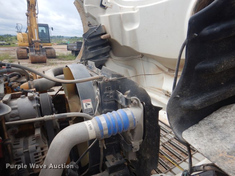 image for item DY9519 2007 Freightliner Business Class M2  tank truck